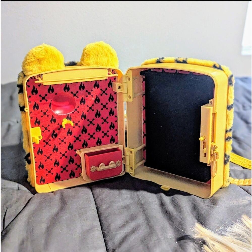 Na Na Na Surprise doll backpack bedroom playset jaguar cheetah High heel shoes - Picture 5 of 11